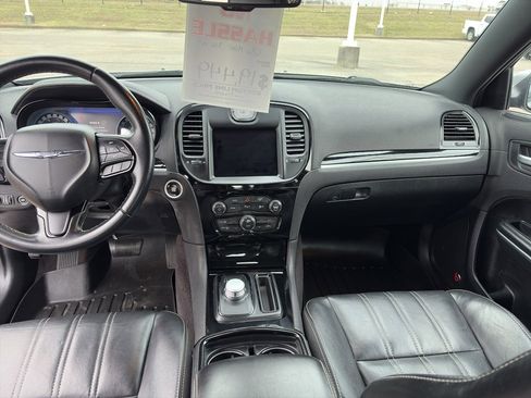 Used 2018 Chrysler 300 S w/ 300S Premium Group image 15