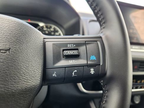 Used 2025 Nissan Rogue SV image 28