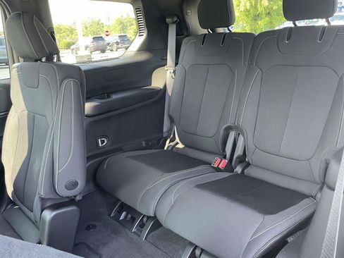 Used 2025 Jeep Grand Cherokee L Laredo RWD image 10
