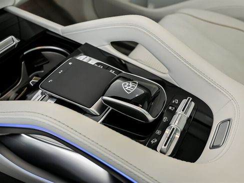 Used 2024 Mercedes-Benz Maybach GLS 600 4MATIC image 37