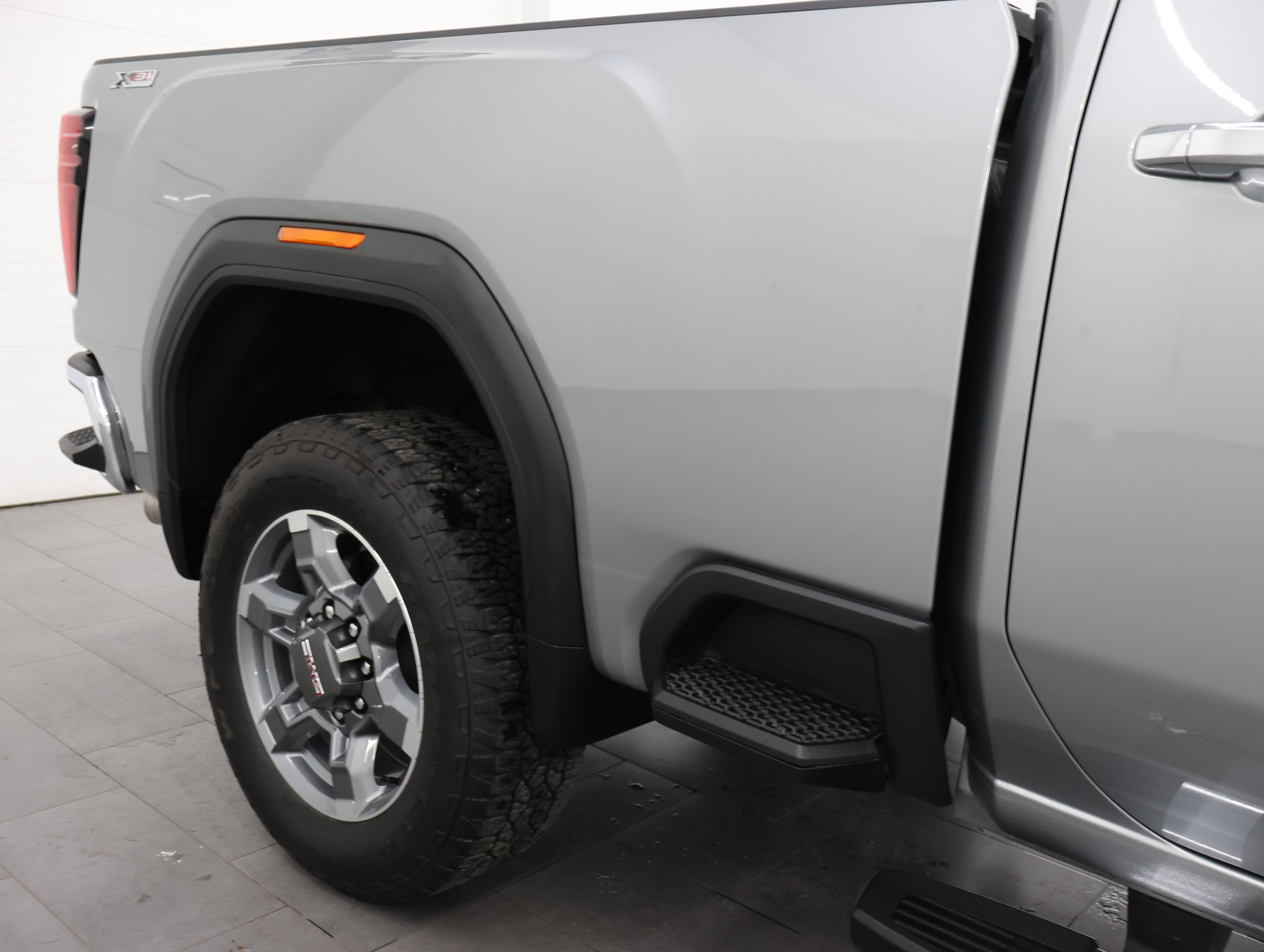 Used 2025 GMC Sierra 2500 SLT w/ SLT Premium Package AWD/4WD image 38