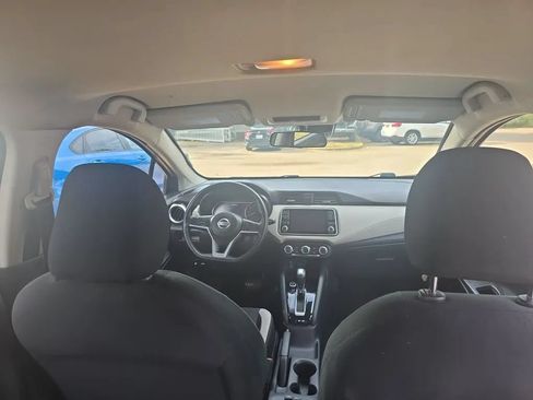 Used 2021 Nissan Versa SV FWD image 27