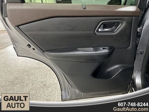 Used 2023 Nissan Rogue Platinum w/ Platinum Premium Package AWD/4WD image 13