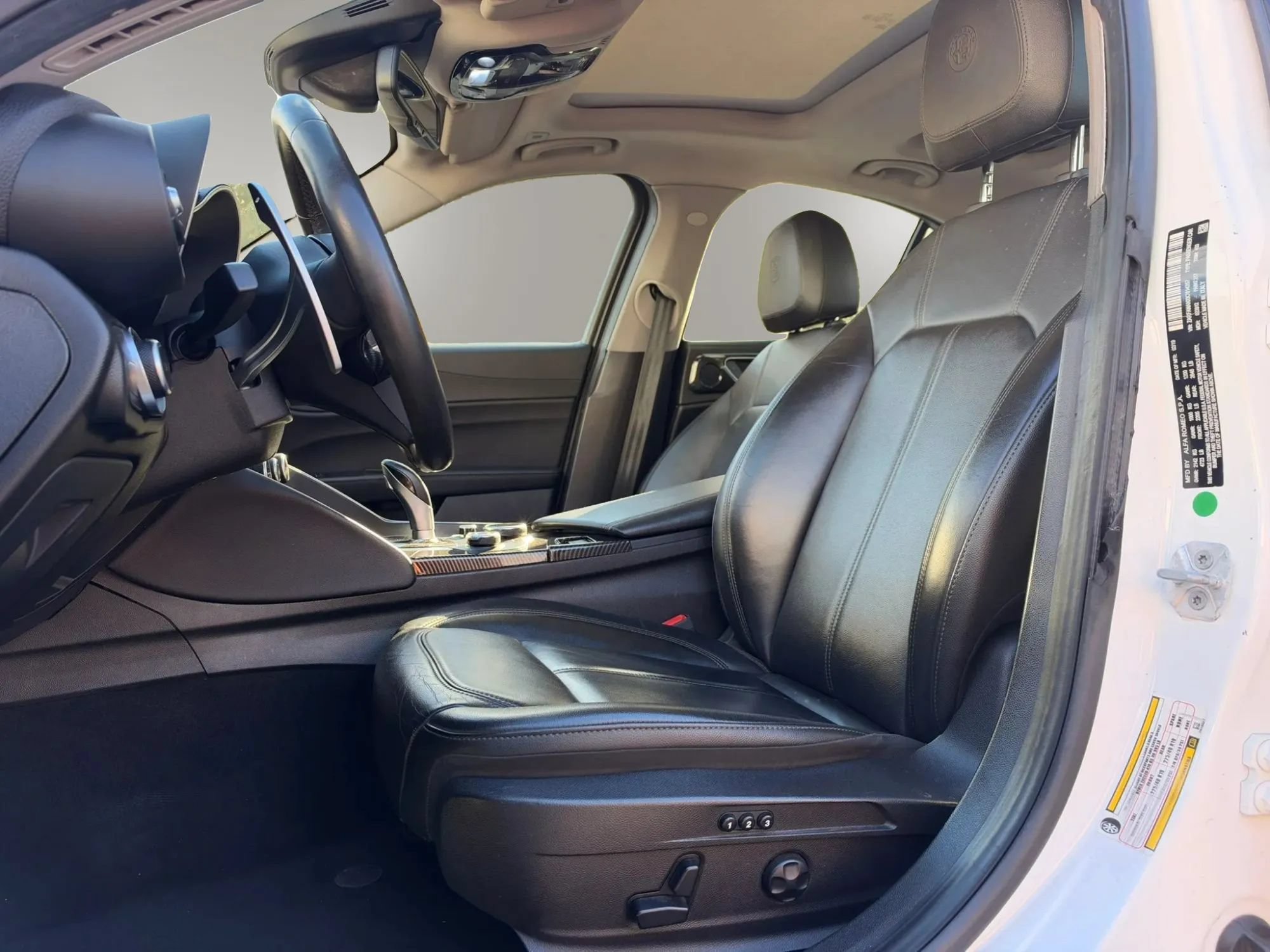 Used 2019 Alfa Romeo Giulia AWD w/ Quick Order Package 22J Sport image 17