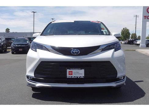 Certified 2024 Toyota Sienna XLE w/ XLE Plus Package FWD image 9