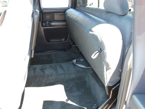Used 2001 Chevrolet Silverado 2500 LS w/ Off-Road Skid Plate Pkg AWD/4WD image 18
