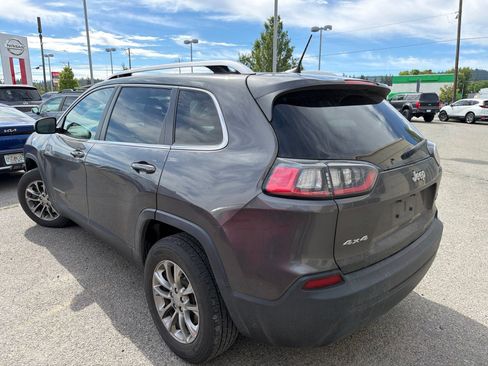 Used 2019 Jeep Cherokee Latitude Plus w/ Cold Weather Group AWD/4WD image 8