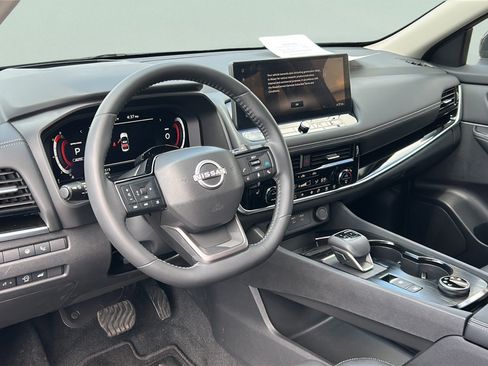 Used 2025 Nissan Rogue SL w/ Tech Package AWD/4WD image 12