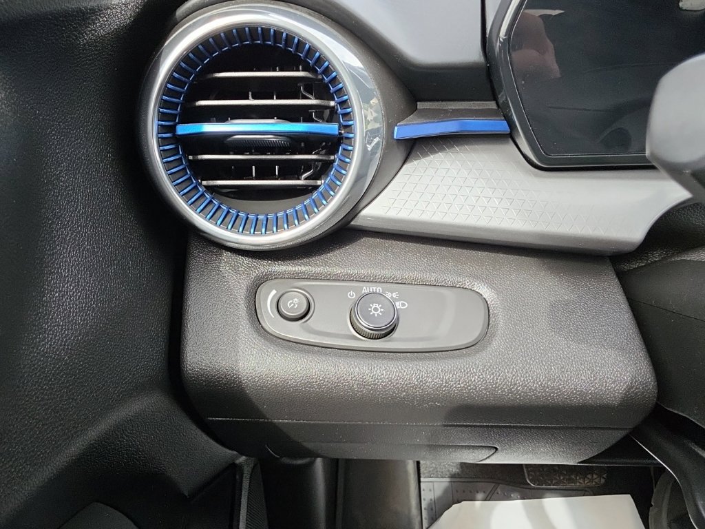 Certified 2024 Chevrolet Trax LT w/ Driver Confidence Package FWD image 9