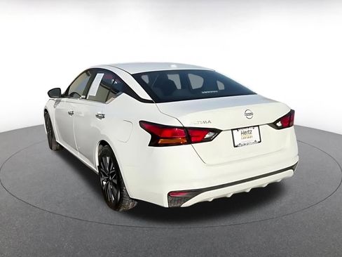 Used 2025 Nissan Altima 2.5 SV image 15