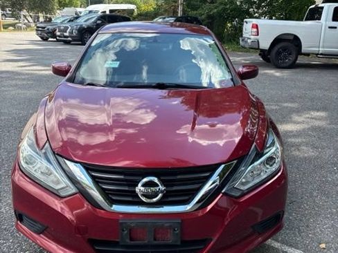 Used 2017 Nissan Altima 2.5 S w/ Power Driver Seat Package FWD image 2