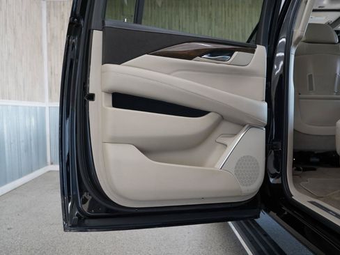 Used 2019 Cadillac Escalade ESV Premium Luxury w/ LPO, Radiant Package AWD/4WD image 35