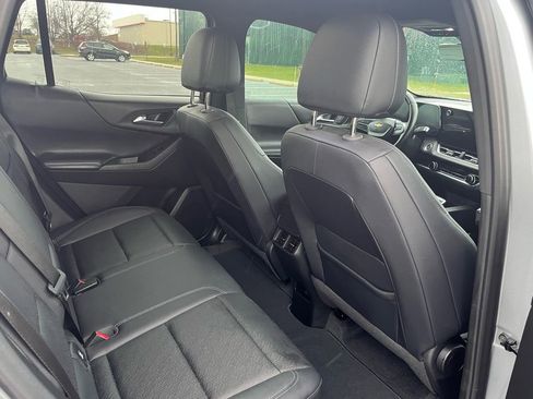 Used 2025 Chevrolet Equinox LT w/ Convenience Package II image 12