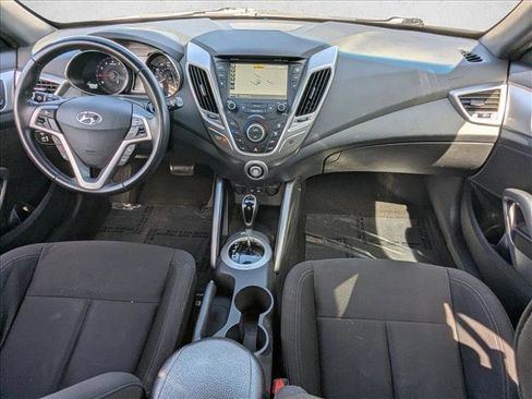 Used 2017 Hyundai Veloster Value Edition image 18