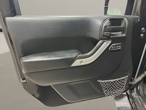 Used 2017 Jeep Wrangler Unlimited Sahara AWD/4WD image 10