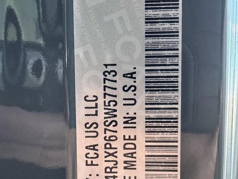 Used 2025 Jeep Wrangler Unlimited Sahara w/ Safety Group image 33