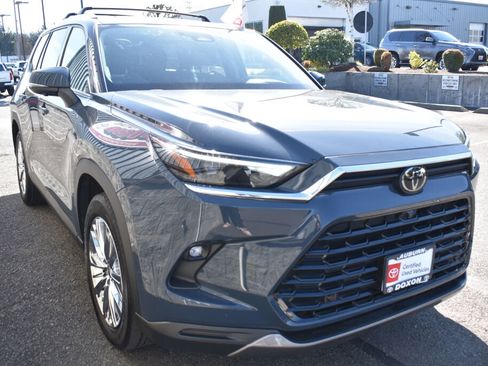 Certified 2024 Toyota Grand Highlander AWD image 3