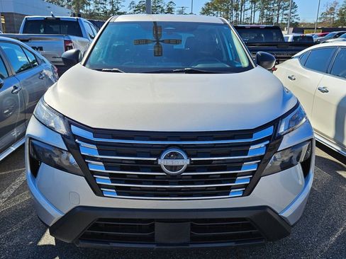 Used 2024 Nissan Rogue S image 2