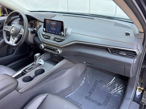 Used 2022 Nissan Altima 2.5 SR w/ Midnight Edition Package FWD image 14