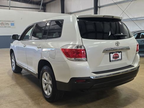 Used 2011 Toyota Highlander 2WD w/ Tow Pkg image 6