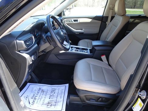Used 2020 Ford Explorer XLT w/ Equipment Group 202A image 12