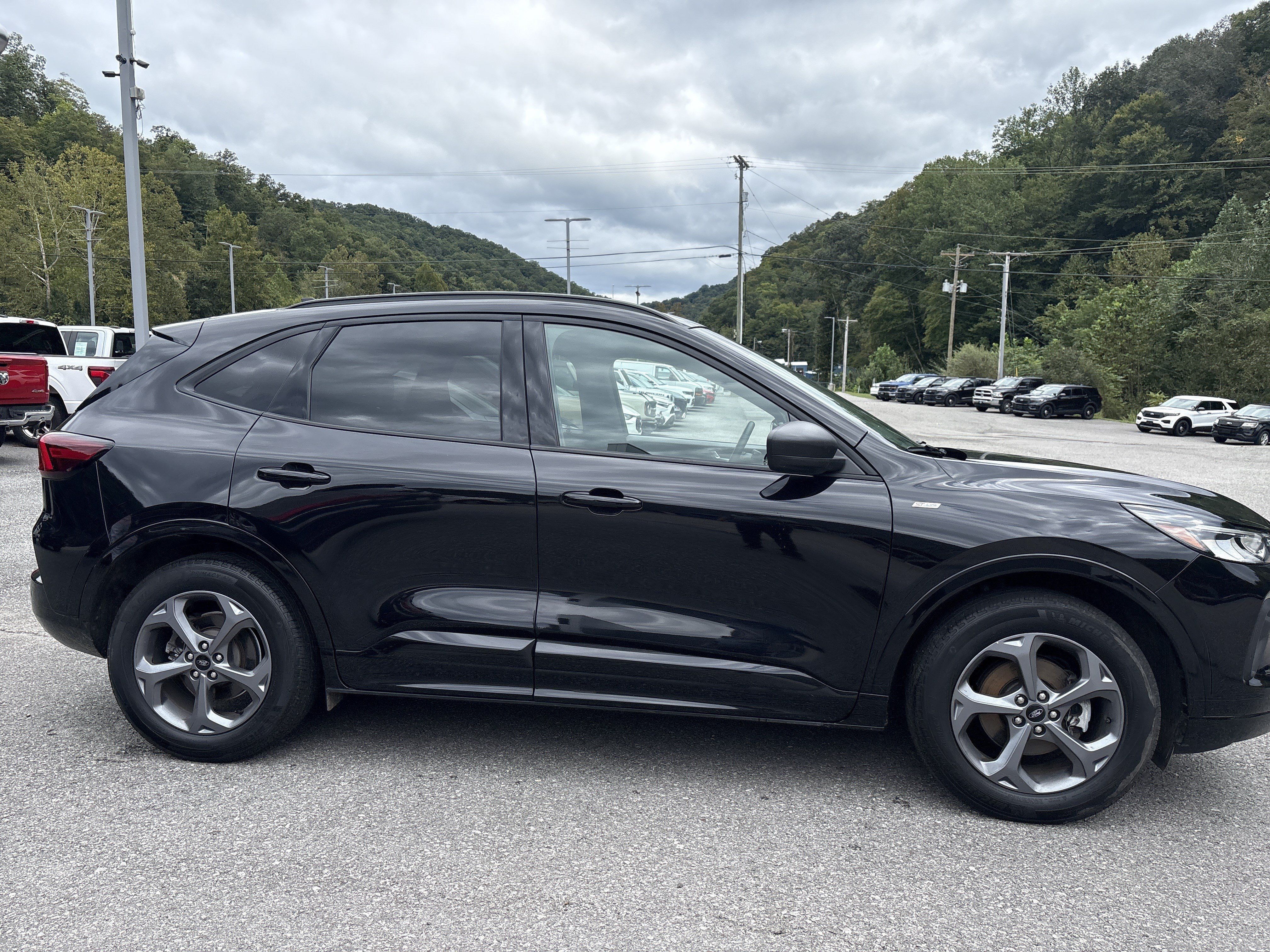 Used 2023 Ford Escape ST-Line w/ Tech Pack #1 AWD/4WD image 3