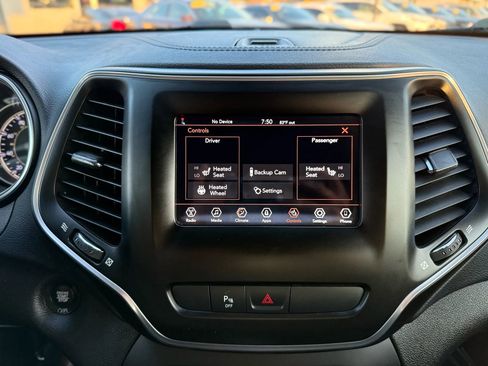 Used 2020 Jeep Cherokee Latitude Plus w/ Cold Weather Group image 30