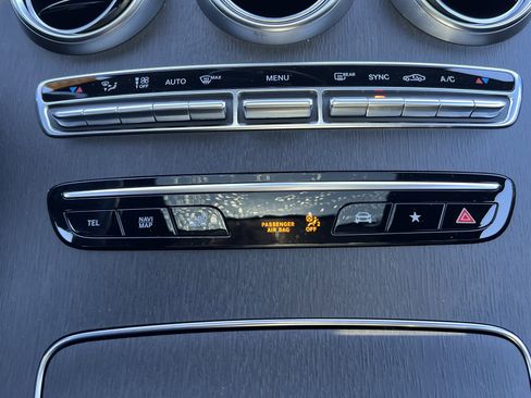 Used 2021 Mercedes-Benz GLC 300 4MATIC image 30