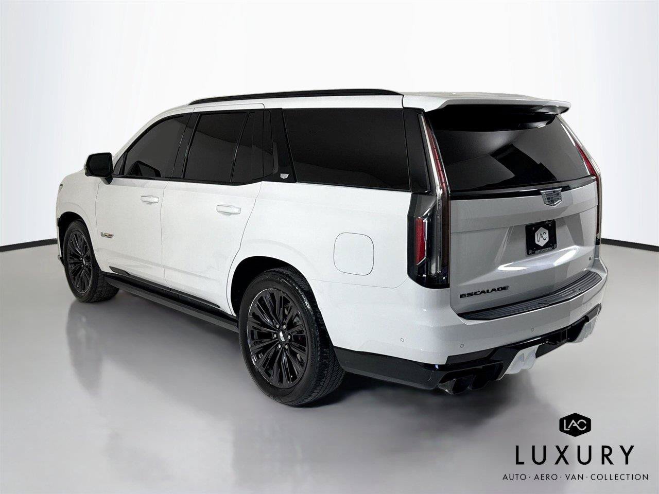 Used 2024 Cadillac Escalade V w/ LPO, ONYX Package AWD/4WD image 7