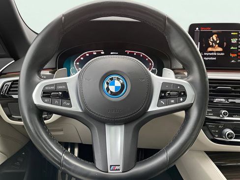 Used 2022 BMW 530e w/ M Sport Package image 10