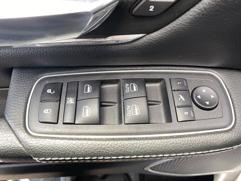 Used 2022 RAM 1500 Laramie AWD/4WD image 18