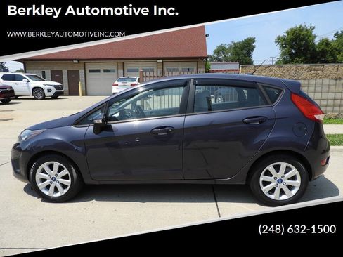 Used 2013 Ford Fiesta SE FWD image 1