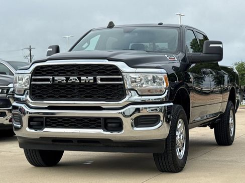 Used 2024 RAM 2500 Tradesman w/ Chrome Appearance Group AWD/4WD image 3