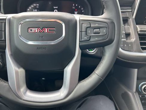 Used 2023 GMC Yukon SLT w/ SLT Premium Package AWD/4WD image 3