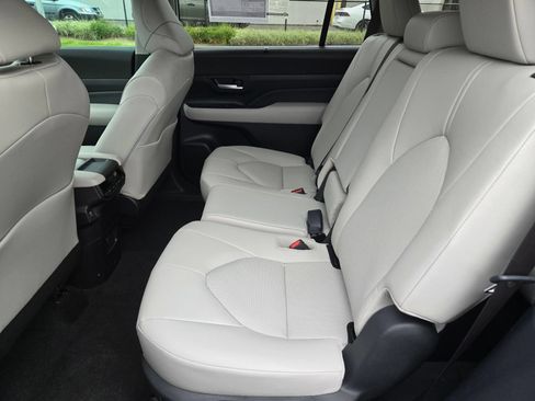 Certified 2026 Toyota Grand Highlander FWD image 12