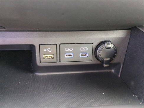 Used 2022 Toyota Highlander XLE image 33