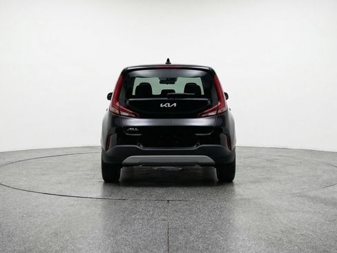 Used 2025 Kia Soul LX w/ LX Technology Package image 7