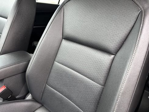 Used 2020 Volkswagen Tiguan SE image 17