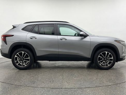 Used 2025 Chevrolet TrailBlazer LT w/ Driver Confidence Package AWD/4WD image 11