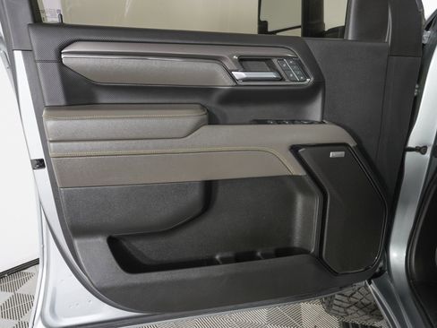 Used 2024 Chevrolet Silverado 2500 ZR2 w/ Technology Package image 15