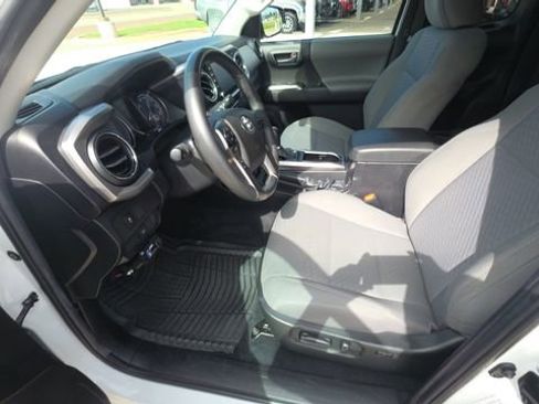 Used 2022 Toyota Tacoma SR5 AWD/4WD image 13