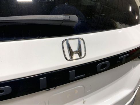 Used 2023 Honda Pilot Touring image 30