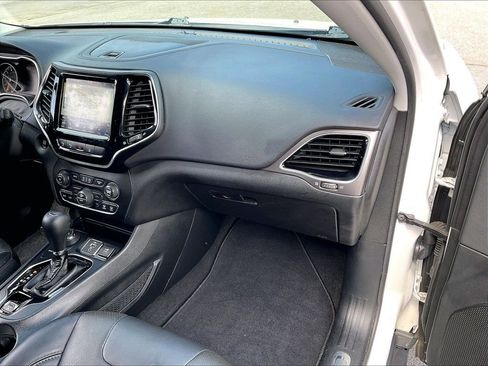 Used 2019 Jeep Cherokee Limited w/ Luxury Group AWD/4WD image 12