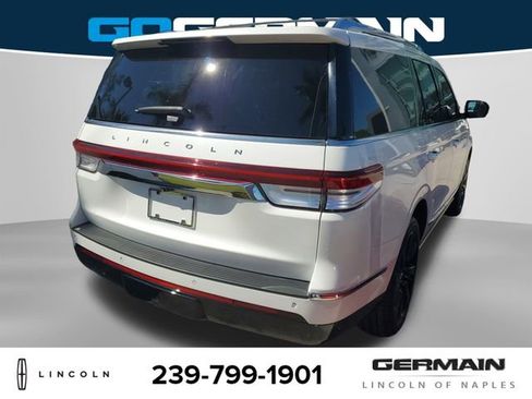 Used 2023 Lincoln Navigator Reserve image 7