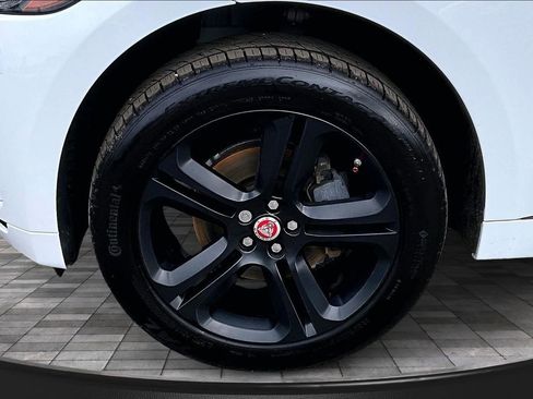 Used 2018 Jaguar F-PACE R-Sport image 35