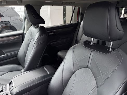 Used 2023 Toyota Highlander Platinum AWD/4WD image 13