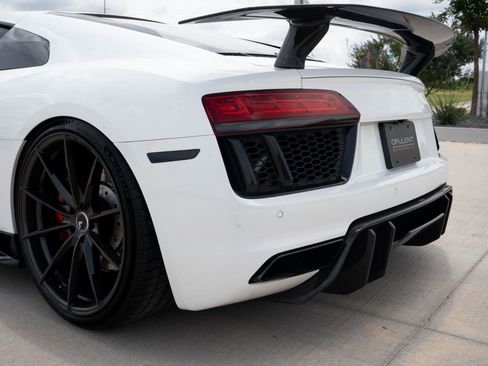 Used 2018 Audi R8 V10 RWD image 16