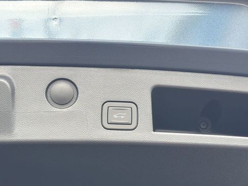 New 2026 Chevrolet Equinox LT w/ Convenience Package II FWD image 18