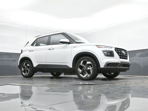 Certified 2024 Hyundai Venue Limited image 43