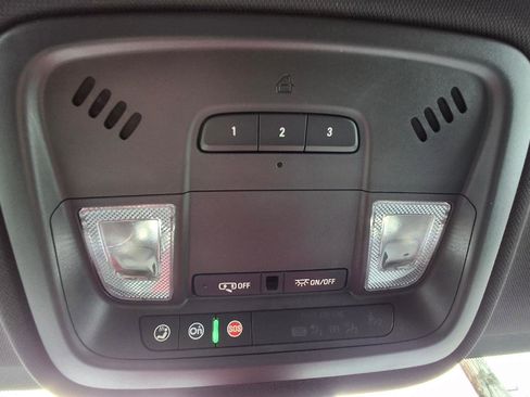 Used 2023 Chevrolet Traverse LT image 12